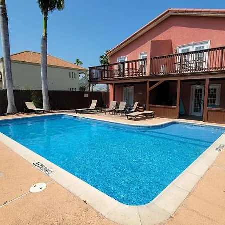 Friendly 2 Bedroom With Big Pool - Campeche Triplex Unit B Home